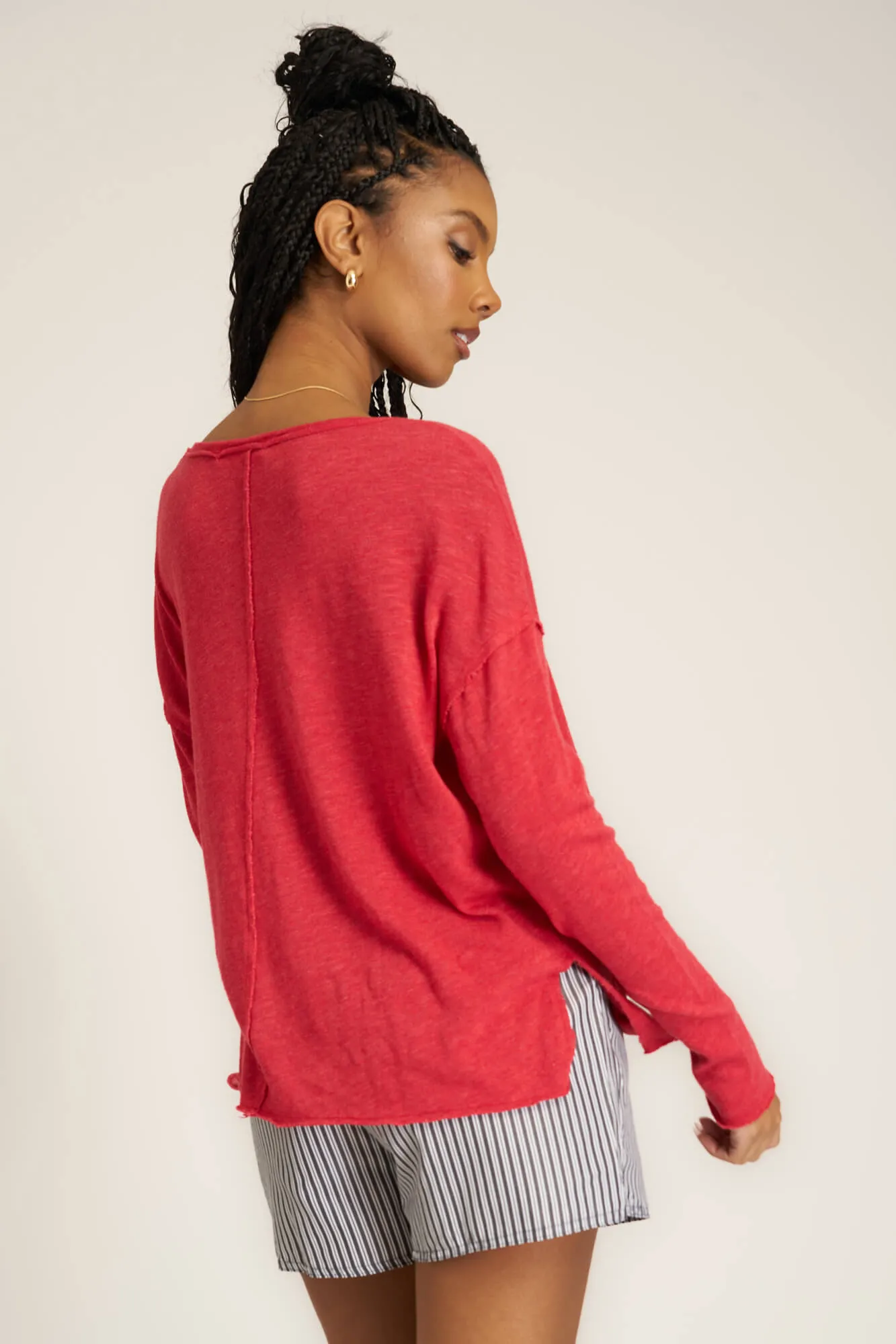 Mae Textured Relaxed V-Neck Long Sleeve - Red Dahlia